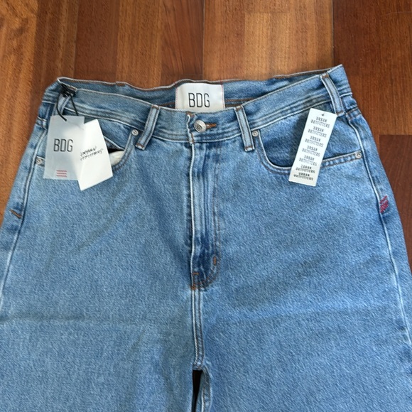 NWT BDG Mens Loose fit straight jean. Size 32W 32L - Picture 2 of 5